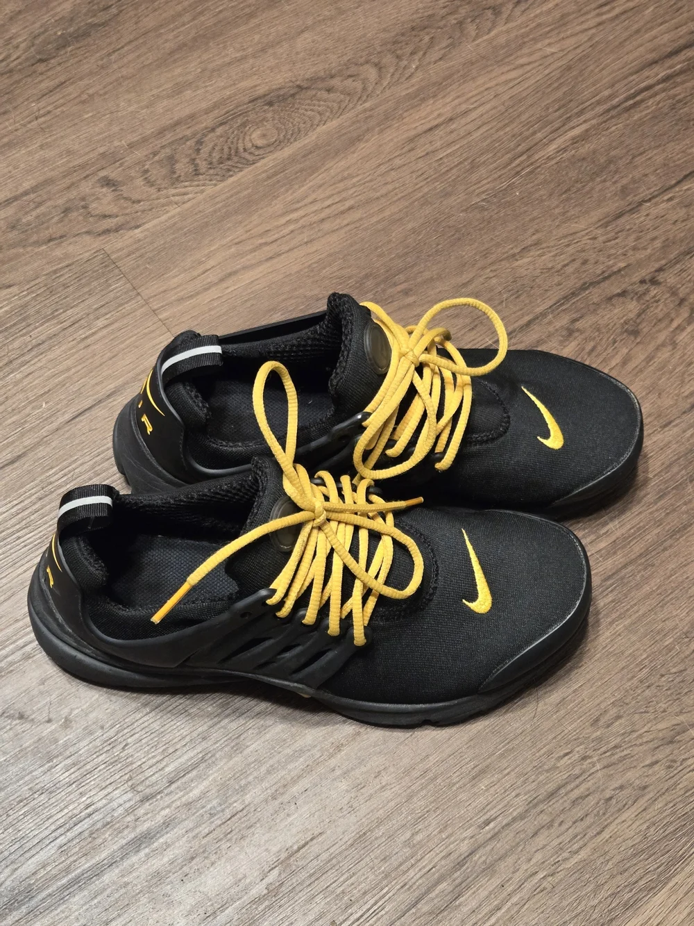 Nike Presto Black & Yellow Athletic Sneakers Size 7